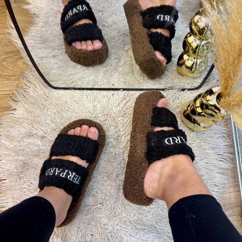 Chaussons d'intérieur/extérieur de voyage/vacances minimalistes unicolore en peluche à la mode