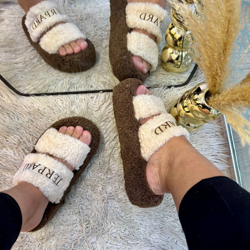 Chaussons d'intérieur/extérieur de voyage/vacances minimalistes unicolore en peluche à la mode